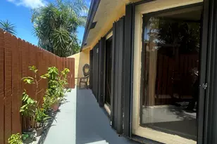 391 Springdale Cir, Palm Springs, FL 33461 - Photo 3