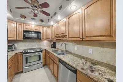 125 Ocean Avenue, Unit #303, Palm Beach Shores, FL 33404 - Photo 9
