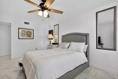 110 Half Moon Circle, Unit #D2, Hypoluxo, FL 33462 - Photo 17