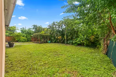 906 NE 5th Street, Hallandale Beach, FL 33009 - Photo 33