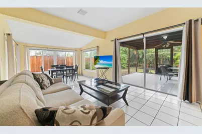 906 NE 5th Street, Hallandale Beach, FL 33009 - Photo 7