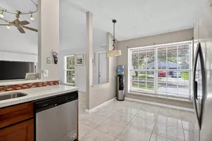 8681 SW 15th St, Pembroke Pines, FL 33025 - Photo 9