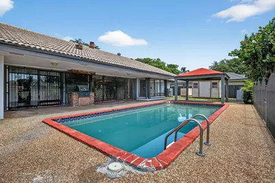 19811 W Oakmont Drive, Hialeah, FL 33015 - Photo 33