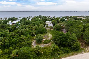 10211 S Indian River Dr, Fort Pierce, FL 34982 - Photo 7