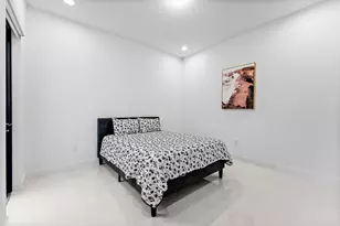 8330 Essex Country Clb Dr, Boca Raton, FL 33434 - Photo 31