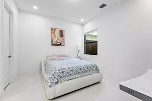 8330 Essex Country Clb Dr, Boca Raton, FL 33434 - Photo 37