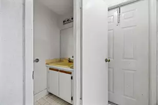 2753 NE 15th St, Pompano Beach, FL 33062 - Photo 17