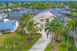 710 SE Essex Dr, Port Saint Lucie, FL 34984 - Photo 33