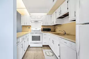 9 Atrium Cir, Atlantis, FL 33462 - Photo 5