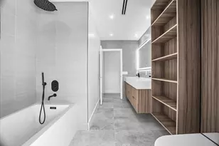 1860 NE 199th St, Miami, FL 33179 - Photo 21