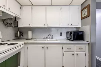 393 Windsor Q, West Palm Beach, FL 33417 - Photo 9