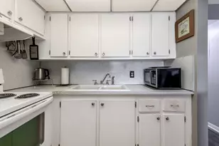 393 Windsor Q, West Palm Beach, FL 33417 - Photo 9