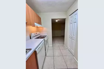 415 W Executive Center Drive, Unit #213, West Palm Beach, FL 33401 - Photo 5