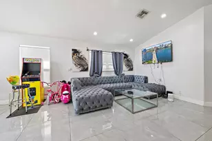 8193 Pelican Harbour Dr, Lake Worth, FL 33467 - Photo 9