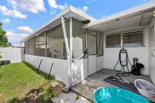 313 SW 7th St, Hallandale Beach, FL 33009 - Photo 13