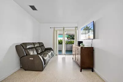 313 SW 7th Street, Hallandale Beach, FL 33009 - Photo 5