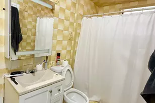 102 NE 9th Ct, Hialeah, FL 33010 - Photo 25