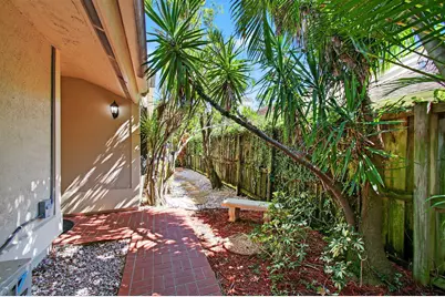 7745 Stanway Place E, Boca Raton, FL 33433 - Photo 5