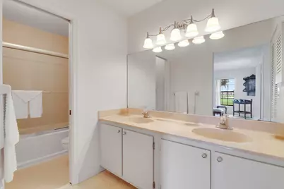 387 Prestwick Lane, Unit #1, Palm Beach Gardens, FL 33418 - Photo 11