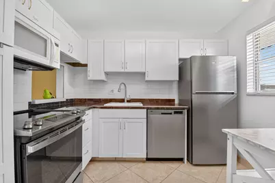 203 Oxford 100, West Palm Beach, FL 33417 - Photo 5