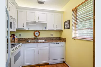 98 Spring Lake Drive, Unit #205, Vero Beach, FL 32962 - Photo 15