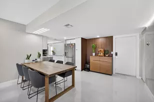 1731 Presidential Way, West Palm Beach, FL 33401 - Photo 5