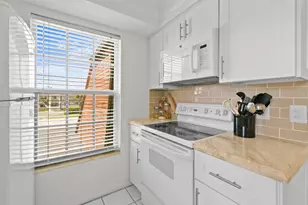 10040 Meridian Way N, Palm Beach Gardens, FL 33410 - Photo 11