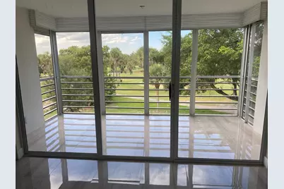 3960 Oaks Clubhouse Drive, Unit #401, Pompano Beach, FL 33069 - Photo 15