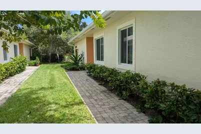 826 Middleton Drive SW, Vero Beach, FL 32962 - Photo 13