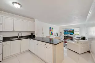 2581 N Garden Dr Unit, Lake Worth, FL 33461 - Photo 9