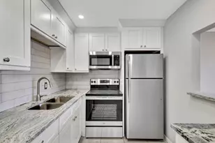 27 Camden B, West Palm Beach, FL 33417 - Photo 1