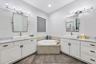 12157 Aviles Cir, Palm Beach Gardens, FL 33418 - Photo 17