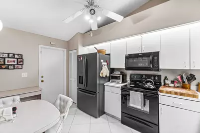 7550 Diamond Pointe Circle N, Delray Beach, FL 33446 - Photo 9
