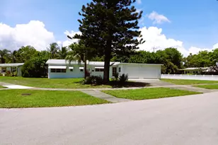 800 Alamanda Dr, North Palm Beach, FL 33408 - Photo 1