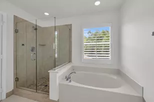 8058 Murano Cir, Palm Beach Gardens, FL 33418 - Photo 23