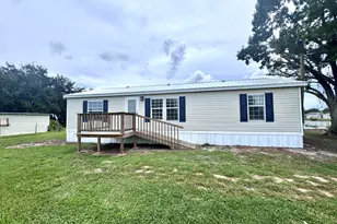 1067 Palm Ct, Okeechobee, FL 34974 - Photo 1