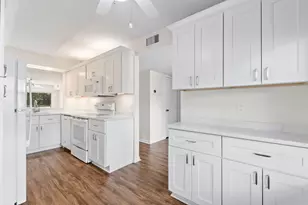 1001 Pinecrest Cir, Jupiter, FL 33458 - Photo 9