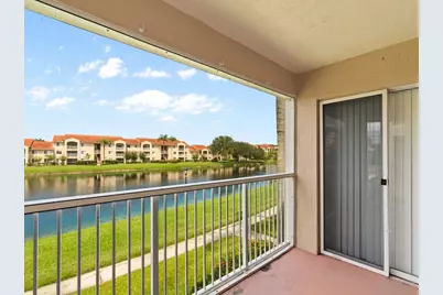 1590 S 42nd Circle, Unit #208, Vero Beach, FL 32967 - Photo 3