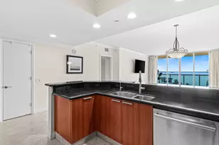 2650 Lake Shore Dr, Riviera Beach, FL 33404 - Photo 7