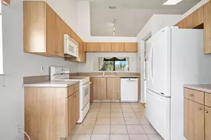 10910 Lakemore Ln, Boca Raton, FL 33498 - Photo 13