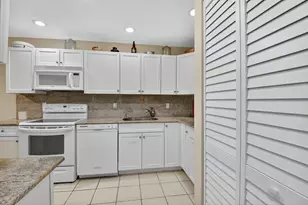 7 Southport Ln, Boynton Beach, FL 33436 - Photo 5