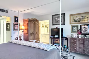 208 Wellington E, West Palm Beach, FL 33417 - Photo 9