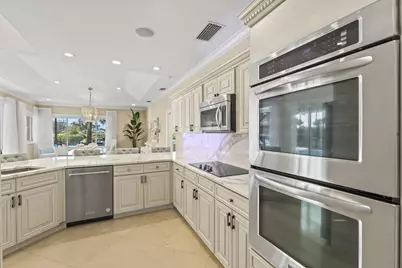 10431 Stonebridge Boulevard, Boca Raton, FL 33498 - Photo 13
