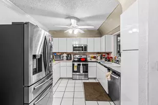 9335 Flynn Cir, Boca Raton, FL 33496 - Photo 7