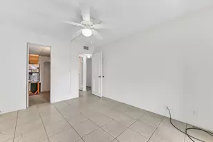 700 Village Green Ct, Palm Springs, FL 33461 - Photo 17