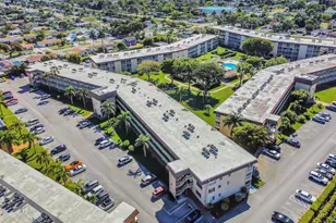 700 Village Green Ct, Palm Springs, FL 33461 - Photo 33