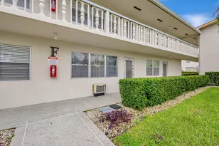 130 Cambridge F, West Palm Beach, FL 33417 - Photo 3