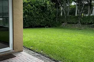 9555 Phipps Ln, Wellington, FL 33414 - Photo 27