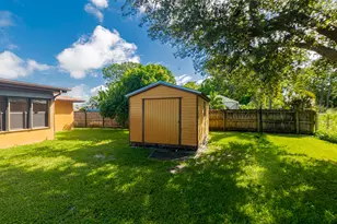 450 SW Eyerly Ave, Port Saint Lucie, FL 34983 - Photo 15