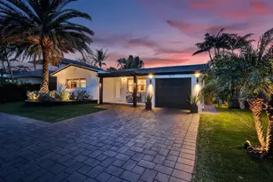 913 S Lakeside Pl, Lantana, FL 33462 - Photo 1